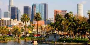 HowToUsePlasticWrapWhenMoving Moving Pros residential moving pros moving movers foreman